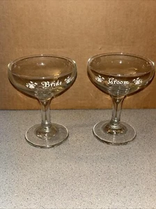 Vintage Bride and Groom White Lettered Wedding Champagne Wine Glass Set of 2 - Picture 1 of 6
