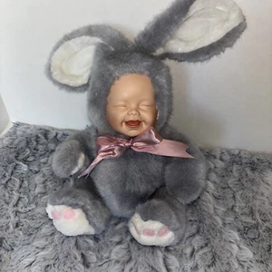 Vintage Cuddle Kids Plush Animal Geppeddo Baily Bunny Rabbit Porcelain Face 9" - Picture 1 of 4