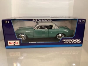 MAISTO 1:18 1953 STUDEBAKER STARLINER (GREEN W/ GREY TOP) - Picture 1 of 2