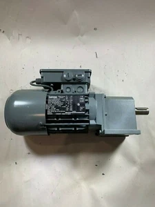 Lenze Helical geared  Motor Type: GST03-2MVBR063C42 Id Nr: 15552873 - Imagen 1 de 3