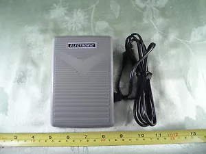 Foot Speed Control Pedal SINGER 7350-1, 7350, H74, 9100, 9340, 2010 #001496409 - Picture 1 of 2