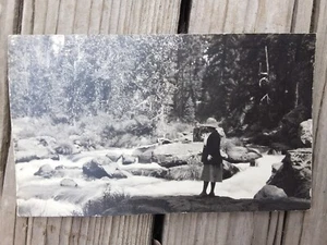 Vintage unbenutzte Echt Foto Postkarte Frau Fluss RPPC amerikanische Geschichte sammeln Eph - Bild 1 von 2