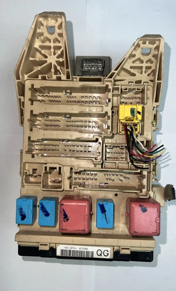 Toyota Highlander 2008-2010 cabina caja de relé de fusibles 8198053020 Foto 1 de 3