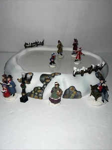 Markenlos Holiday Magnetische Eislaufbahn mit 7 Figuren & 1 Lichtmast Weihnachten - Bild 1 von 6