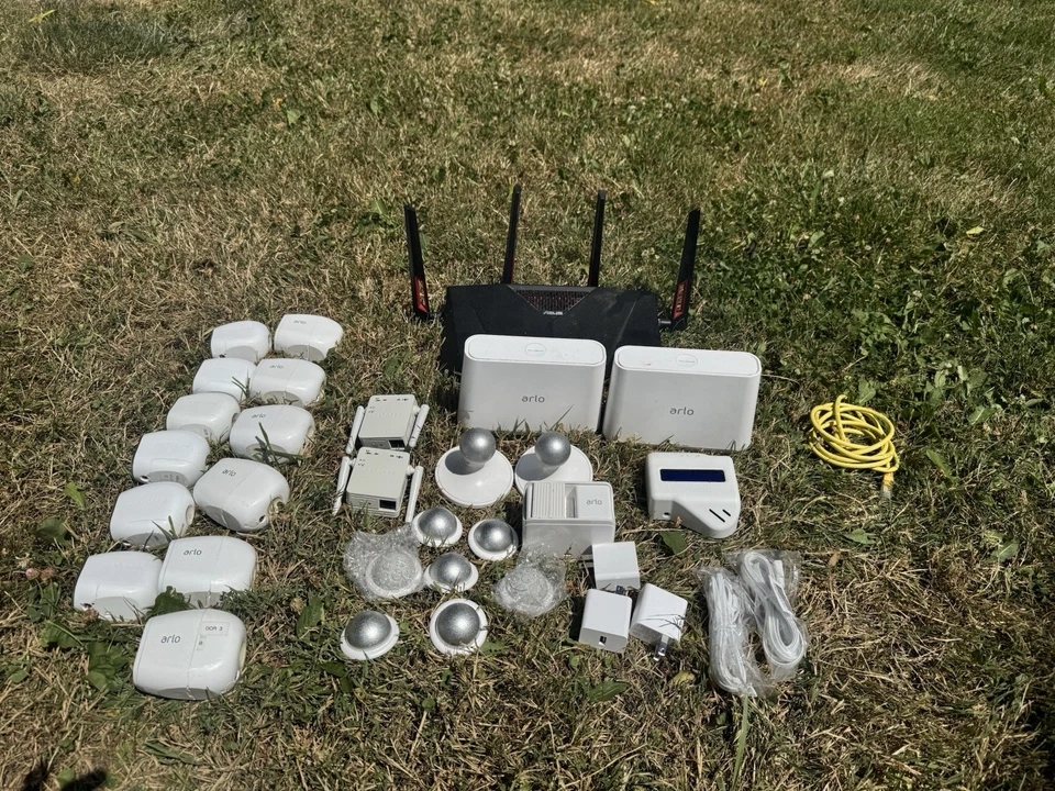 Arlo Pro Smart Security System with 12 Cameras Arlo 2 Mounts And Accessories - Image 1 of 3