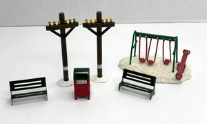 Weihnachtsdorf Metall rot grün Schaukelset Wippe, Bänke, Post, Allzweckmasten - Bild 1 von 7