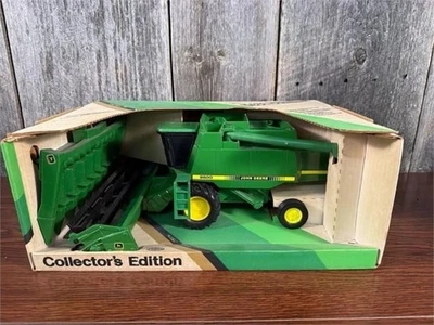 ERTL Vintage Collector's Edition John Deere 9600 Combine New In Box - Image 1 of 4