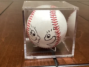 TYSON Chicken Souvenir Baseball Featuring Milo and Skippy In Case - Bild 1 von 5