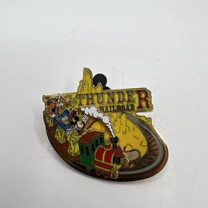 Spilla slider montagna grande tuono Topolino Paperino Pippo Parchi Disney 2008 - Foto 1 di 4