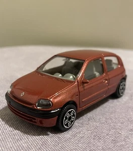 Auto modellauto Renault Clio 2 II 1/43 aus Metall Bburago Vintage Sehr Gut - Bild 1 von 8
