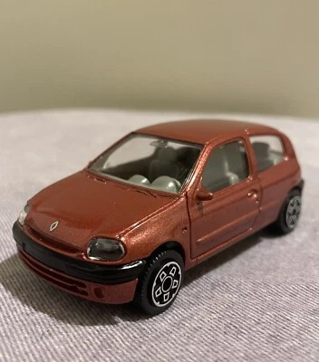 Auto modellauto Renault Clio 2 II 1/43 aus Metall Bburago Vintage Sehr Gut - Bild 1 von 4