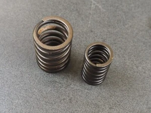 SUZUKI DR750 1988 12920-44B00 SPRING SET VALVE 12803 - Bild 1 von 5