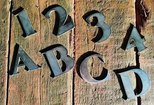 Metall Buchstaben Zahlen 3" kleines Schild Haus Geschäft Garten Café Bar Wand Tür Wort - Bild 1 von 37