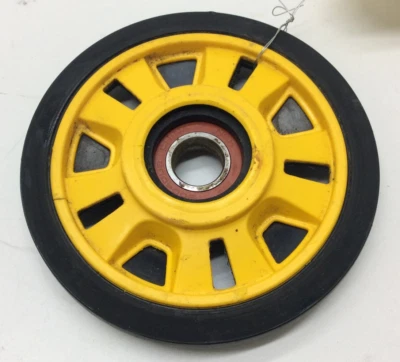 Rueda Ski Doo Idler Bogie 144 mm amarilla MXZ X Trail Renegade 503191621 Foto 1 de 4