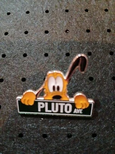 Disney Trading Pin - PLUTO AVE - Disney Street Schilder - Bild 1 von 2