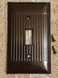 Placa Interruptor Pared Palanca Única Acanalada Baquelita Marrón MCM Sierra D-1 Nuevo de Lote Antiguo - Imagen 1 de 6