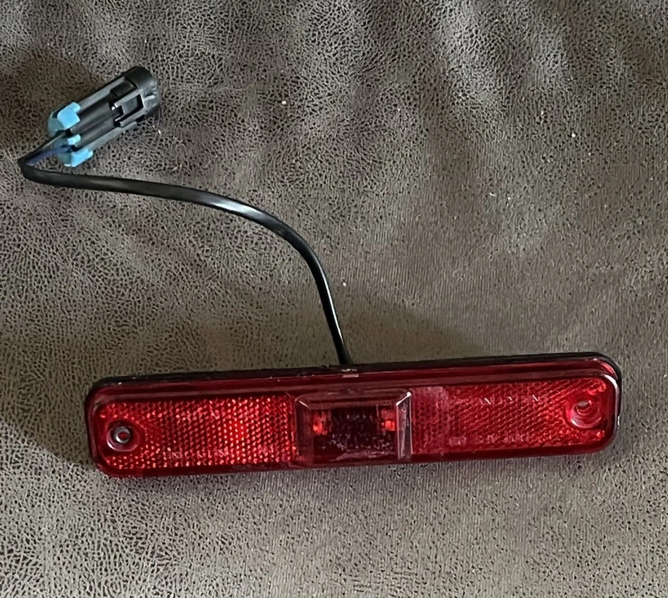03-09 Hummer H2 Trasero Lado Izquierdo o Derecho Guardabarros Panel Marcador Luz Lámpara Rojo OEM Foto 1 de 3