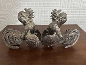 Paar schöne versilberte Kampfhahn Figuren.  - Bild 1 von 12