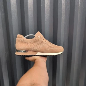 UK 9 - Mallet London Diver Beige Suede Mens Trainers Runner D1001 - Picture 1 of 12