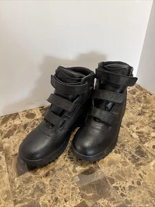Propet Cliff Walker Men's Size 11 Black Strap Boots Shoes MBA033L Waterproof - Picture 1 of 6