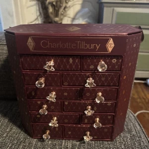 Charlotte Tilbury Adventskalender 2023 Burgund Kommode Neu - Bild 1 von 6