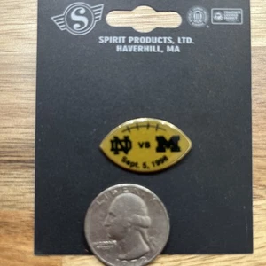1998 Notre Dame V Michigan Game day Pin - Picture 1 of 1