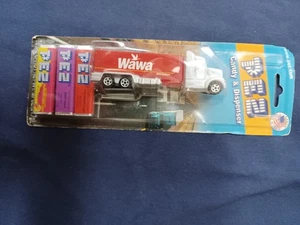 2013 WAWA SEMI CAMION PEZ DISTRIBUTORE CARAMELLE RIMORCHIO ROSSO - Foto 1 di 2