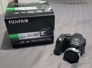 Fujiflm FinePix S5700 7.1MP Compact Digital Camera with Lens Cap & Box Leads Etc - Picture 1 of 15