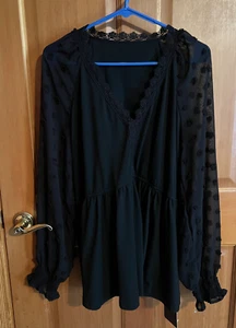 Women's Top Size 2XL Black With Lace Sleeves - Picture 1 of 2