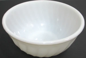 Vintage Anchor Hocking Fire King Glass Mixing Serving Bowl Swirl White 7" D - Picture 1 of 7