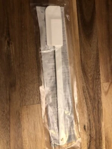 Pampered Chef Skinny Scraper #1655 New 10.75Inches Spatula Silicone Head DW Safe - Picture 1 of 3