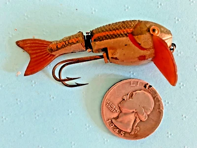 ВИНТАЖНАЯ Plucky The Swimming Lure ПЛАВАТЕЛЬНАЯ Шарнирная Рыболовная Мелкая Резина ФРАНЦУЗСКАЯ РЕДКАЯ - Изображение 1 из 4