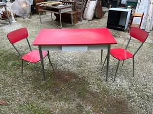 TAVOLO + 2 SEDIE IN METALLO E FORMICA DEGLI ANNI 50/60 - Foto 1 di 22