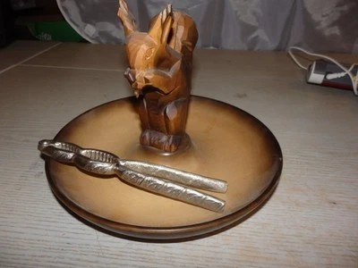 Eichhörnchen Schale für Nüsse mit Nussknacker - Bild 1 von 4