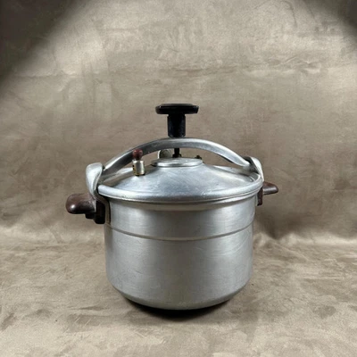 Cocotte minute vintage SEB Made in France Années 1980 - Photo 1/4