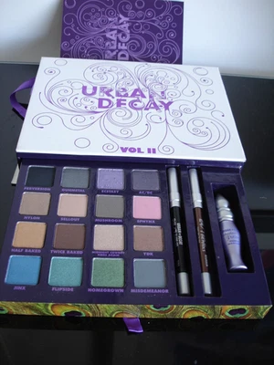 Urban Decay VOL 11 Book of Shadows 16 Assorted eyeshadows Hidden In Stylish Case - Image 1 of 4