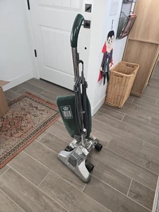 Vintage Royal 883 Classic Retro Aluminum Commercial Quality Vacuum Cleaner Xlnt - Picture 1 of 3