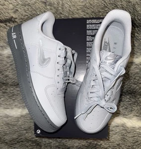 Nike Air Force 1 Jewel Wolf Grey Trainers Size UK 3.5 Women Teens - HM0621 001 - Picture 1 of 5
