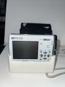 Sony Cyber-shot DSC-T11 White Digital Camera 5.0 MP PARTS OR REPAIR (79a) - Picture 1 of 3