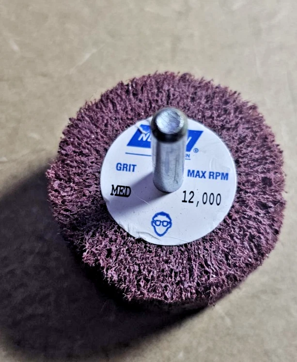 Norton Surface Conditioning Flap Wheel 2" Dia 1" W 1/4 Shank Aluminum Oxide MED - Image 1 of 1