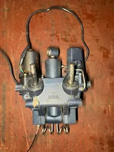 UNIDAD DE AJUSTE E INCLINACIÓN ELÉCTRICA 60HP 70HP YAMAHA 60F 70B 2 tiempos fueraborda 6H3 - Imagen 1 de 2
