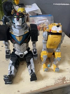 Netflix Dreamworks Voltron Legendary Defender Black Yellow Lion Lot - Picture 1 of 17