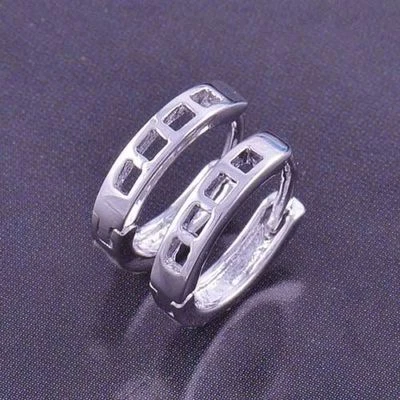 Adorables Nuevos Pendientes de Aro Huggie Pequeños Calados Llenos de Plata Oro Blanco Calados Foto 1 de 2