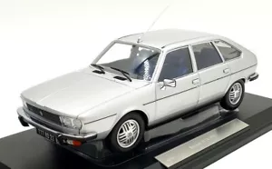 Norev 1/18 scale Diecast 185272 - 1979 Renault 30 TX - Silver - Picture 1 of 5