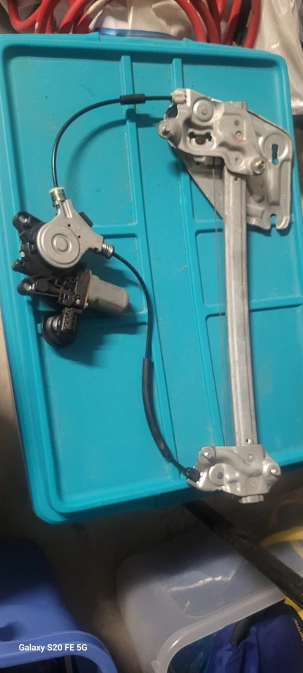 Motor de ventana delantero izquierdo lado del conductor Mazda Miata MX3 2006 funcionando Foto 1 de 1