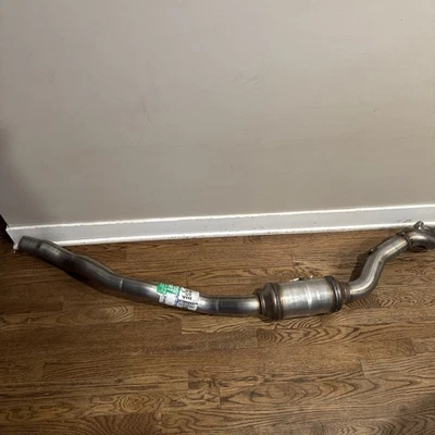 New Mopar 68520384AA 2022-2023 Challenger Front RH Passenger Catalytic Converter Foto 1 de 4