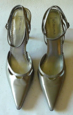 BCB 女孩银色尖头露背踝带凉鞋(10B 码) — 第 1/4 张图片