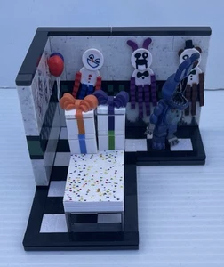 McFarlane Five Nights at Freddy’s Paper Pals Party Complete Withered Bonnie FNAF - Picture 1 of 7