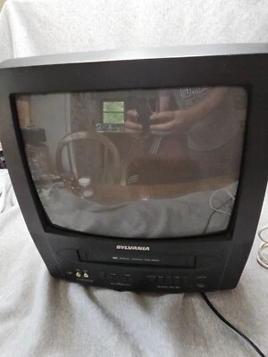 Sylvania 13” Color TV VCR Combo Model SSC132 Retro Gaming WORKS READ VHS ISSUE - Image 1 of 4