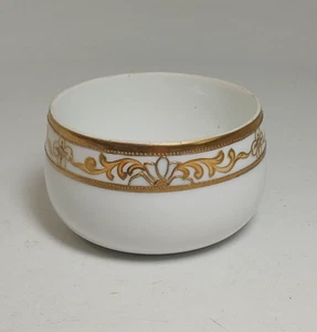 Antiguo tazón abierto de sal o nuez Nippon RC blanco con filigrana dorada pintada a mano - Imagen 1 de 15